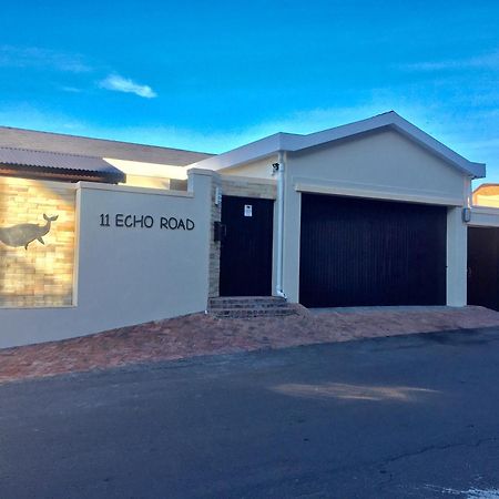 Apartamento A Whale Of A Time Fish Hoek Exterior foto