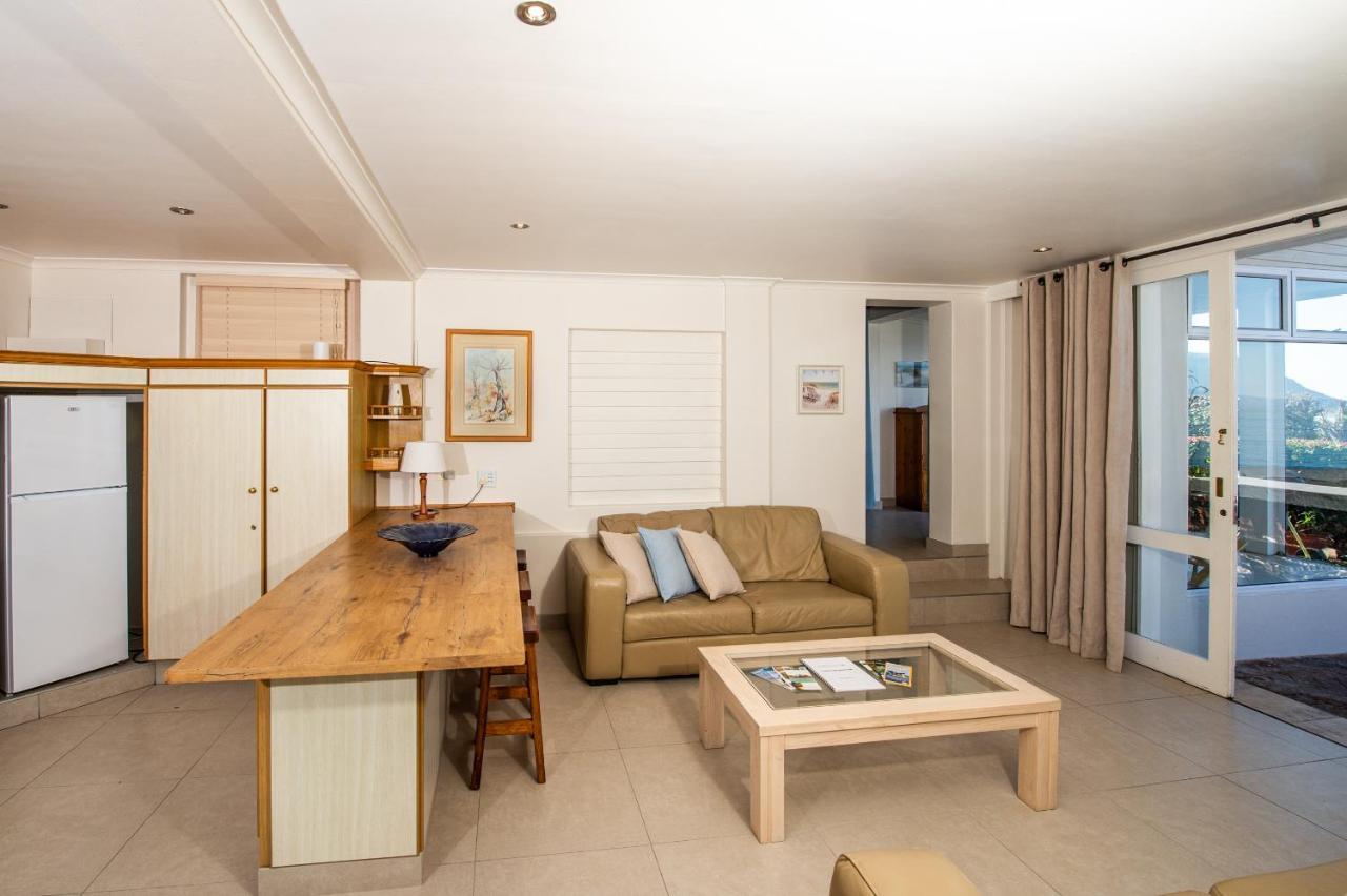 Apartamento A Whale Of A Time Fish Hoek Exterior foto