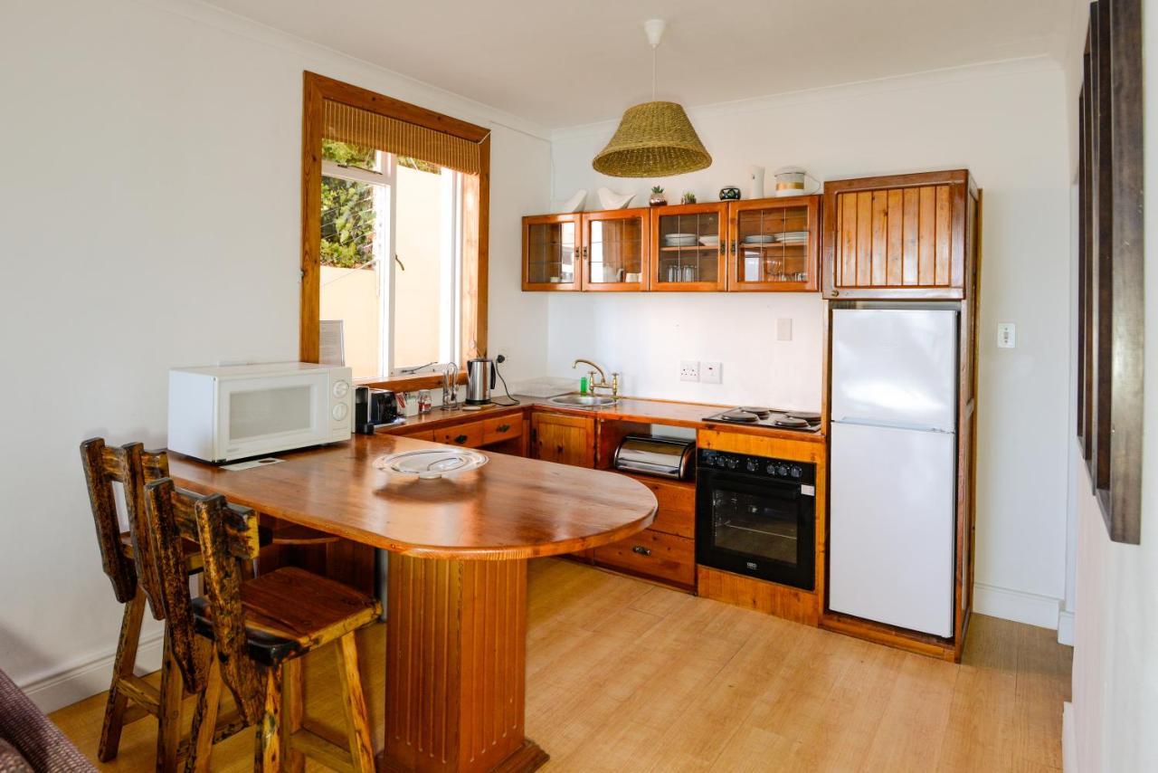 Apartamento A Whale Of A Time Fish Hoek Exterior foto
